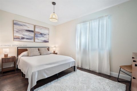 Снять в аренду виллу или дом в Майами, Флорида 4 спальни, 139.35м2, № 2051378 - фото 13