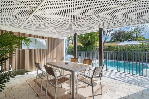 Снять в аренду виллу или дом в Майами, Флорида 4 спальни, 139.35м2, № 2051378 - фото 28