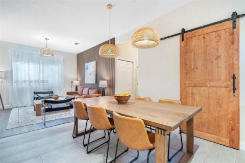 Снять в аренду виллу или дом в Майами, Флорида 4 спальни, 139.35м2, № 2051378 - фото 8