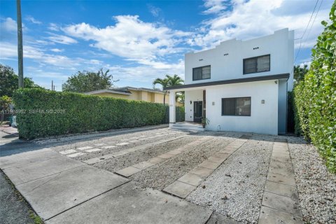 Снять в аренду виллу или дом в Майами, Флорида 4 спальни, 139.35м2, № 2051378 - фото 5