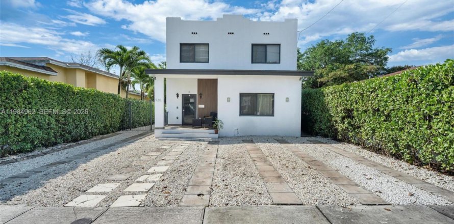 Дом в Майами, Флорида 4 спальни, 139.35м2 № 2051378