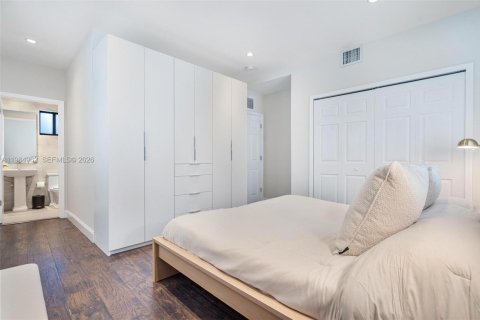 Снять в аренду виллу или дом в Майами, Флорида 4 спальни, 139.35м2, № 2051378 - фото 17