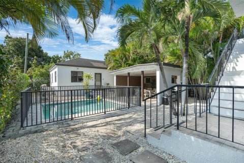 Снять в аренду виллу или дом в Майами, Флорида 4 спальни, 139.35м2, № 2051378 - фото 29