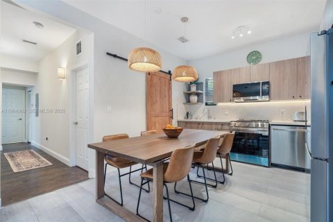 Снять в аренду виллу или дом в Майами, Флорида 4 спальни, 139.35м2, № 2051378 - фото 10