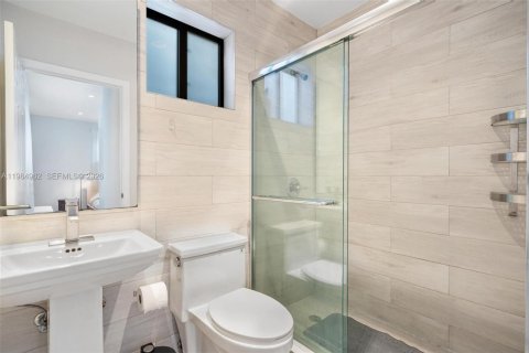 Снять в аренду виллу или дом в Майами, Флорида 4 спальни, 139.35м2, № 2051378 - фото 14