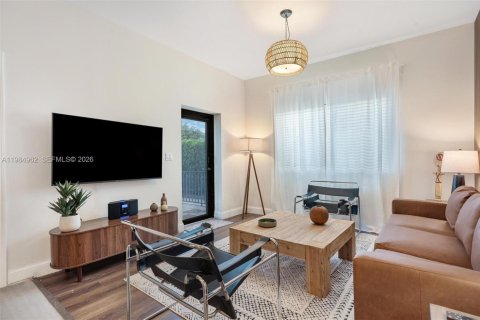 Снять в аренду виллу или дом в Майами, Флорида 4 спальни, 139.35м2, № 2051378 - фото 3