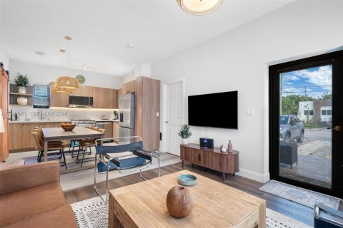 Снять в аренду виллу или дом в Майами, Флорида 4 спальни, 139.35м2, № 2051378 - фото 9