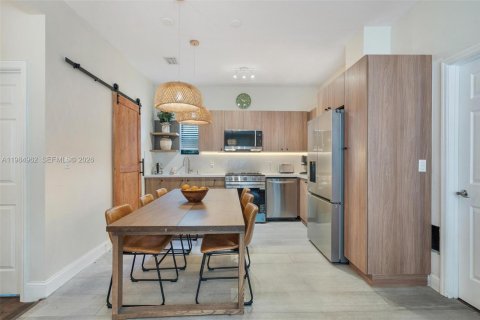 Снять в аренду виллу или дом в Майами, Флорида 4 спальни, 139.35м2, № 2051378 - фото 11