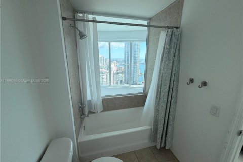 Condo in Miami, Florida, 3 bedrooms  № 1951052 - photo 18