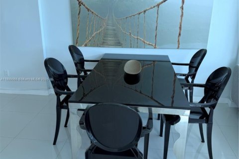 Condo in Miami, Florida, 3 bedrooms  № 1951052 - photo 7