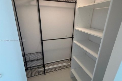 Condo in Miami, Florida, 3 bedrooms  № 1951052 - photo 21