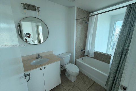 Condo in Miami, Florida, 3 bedrooms  № 1951052 - photo 17