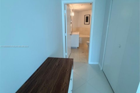 Condo in Miami, Florida, 3 bedrooms  № 1951052 - photo 22