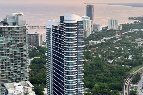 Condo in Miami, Florida, 3 bedrooms  № 1951052 - photo 1