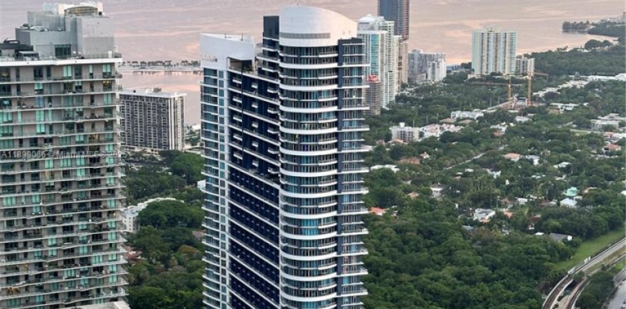 Condo in Miami, Florida, 3 bedrooms  № 1951052