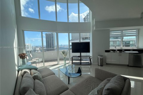Condo in Miami, Florida, 3 bedrooms  № 1951052 - photo 10