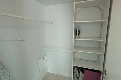 Condo in Miami, Florida, 3 bedrooms  № 1951052 - photo 19