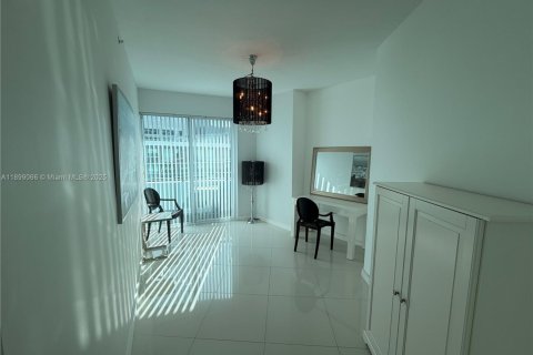 Condo in Miami, Florida, 3 bedrooms  № 1951052 - photo 11