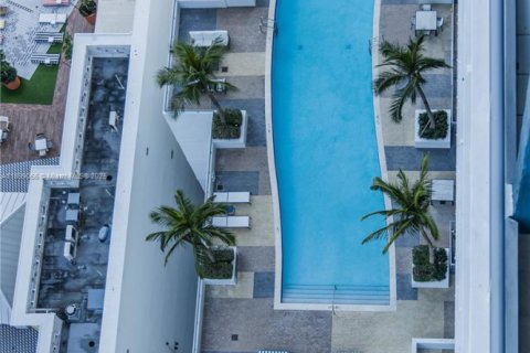 Condo in Miami, Florida, 3 bedrooms  № 1951052 - photo 2