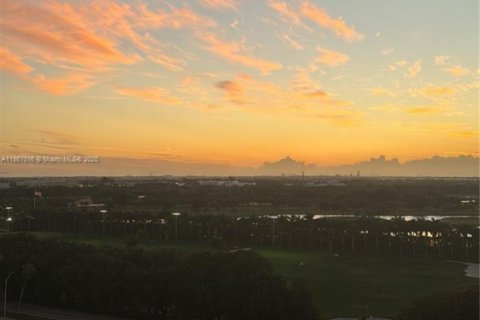 Купить кондоминиум в Дорал, Флорида 1 спальня, 72.19м2, № 1983397 - фото 1