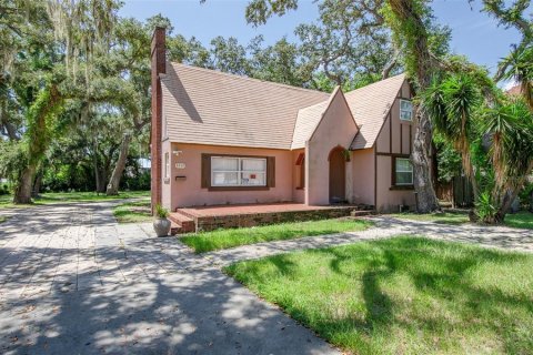 House in Saint Petersburg, Florida 3 bedrooms, 154.03 sq.m. № 2347280 - photo 4