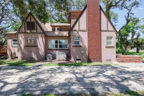 House in Saint Petersburg, Florida 3 bedrooms, 154.03 sq.m. № 2347280 - photo 5