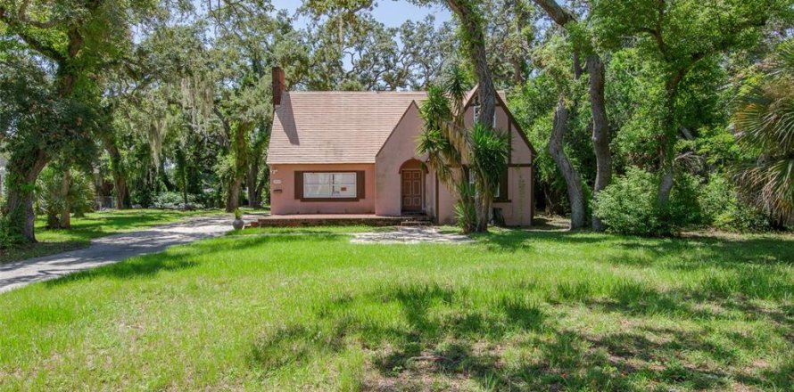 House in Saint Petersburg, Florida 3 bedrooms, 154.03 sq.m. № 2347280