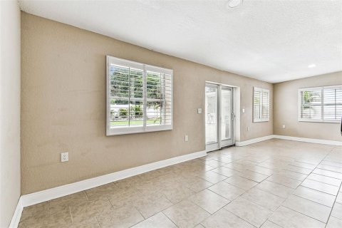 Villa ou maison à louer à Saint Petersburg, Floride: 4 chambres, 188.22 m2 № 1918155 - photo 14