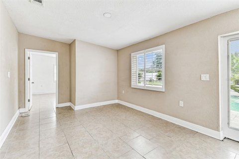 Villa ou maison à louer à Saint Petersburg, Floride: 4 chambres, 188.22 m2 № 1918155 - photo 15