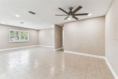 Villa ou maison à louer à Saint Petersburg, Floride: 4 chambres, 188.22 m2 № 1918155 - photo 8