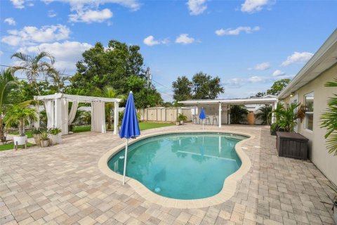 Villa ou maison à louer à Saint Petersburg, Floride: 4 chambres, 188.22 m2 № 1918155 - photo 2