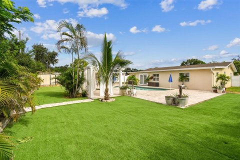 Villa ou maison à louer à Saint Petersburg, Floride: 4 chambres, 188.22 m2 № 1918155 - photo 3