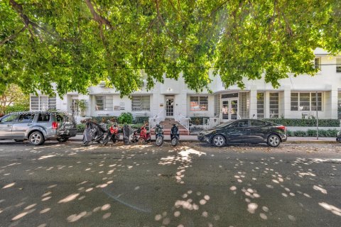 Condo in Miami Beach, Florida, 1 bedroom  № 2029725 - photo 21