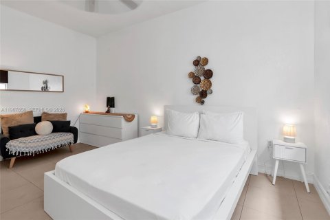 Condo in Miami Beach, Florida, 1 bedroom  № 2029725 - photo 15
