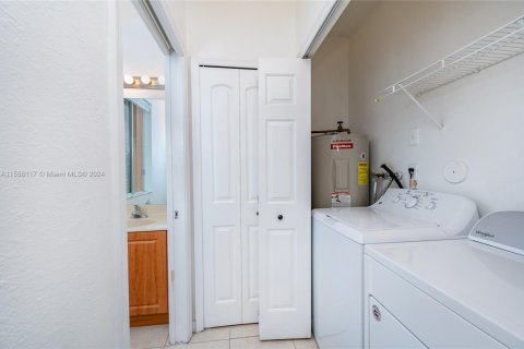 Купить таунхаус в Хомстед, Флорида 3 спальни, 120.96м2, № 1958966 - фото 25