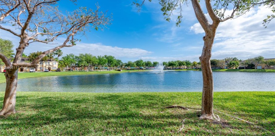 Таунхаус в Хомстед, Флорида 3 спальни, 120.96м2 № 1958966