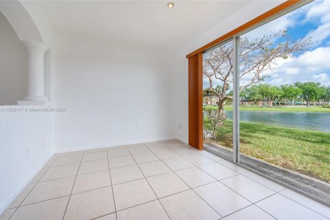 Купить таунхаус в Хомстед, Флорида 3 спальни, 120.96м2, № 1958966 - фото 18