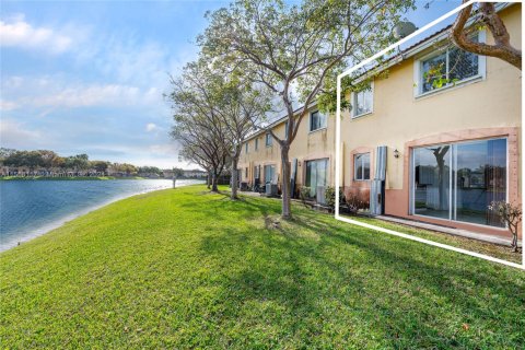 Купить таунхаус в Хомстед, Флорида 3 спальни, 120.96м2, № 1958966 - фото 6