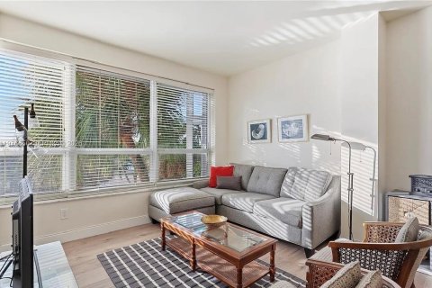 Apartment in Miami Beach, Florida 71.53 sq.m. № 2040982 - photo 11