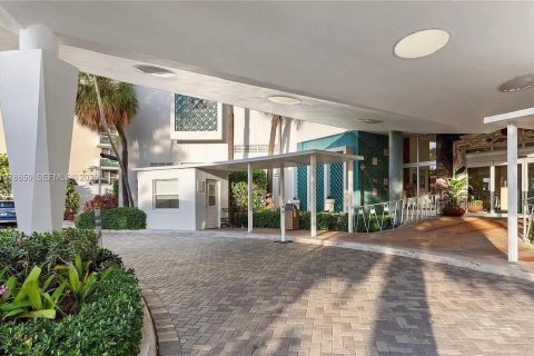 Apartment in Miami Beach, Florida 71.53 sq.m. № 2040982 - photo 13