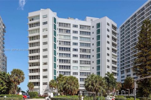 Apartment in Miami Beach, Florida 71.53 sq.m. № 2040982 - photo 14