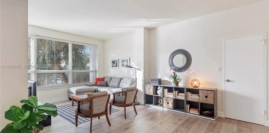 Studio in Miami Beach, Florida № 2040982