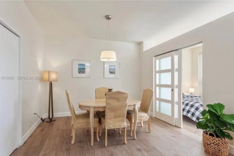 Apartment in Miami Beach, Florida 71.53 sq.m. № 2040982 - photo 12