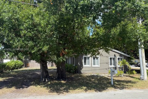 Снять в аренду виллу или дом в Окленд-Парк, Флорида 2 спальни, 72.46м2, № 1984569 - фото 15