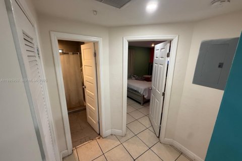 Снять в аренду виллу или дом в Окленд-Парк, Флорида 2 спальни, 72.46м2, № 1984569 - фото 10