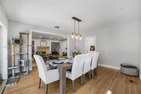 Villa ou maison à vendre à Miami, Floride: 2 chambres, 121.14 m2 № 1964877 - photo 9