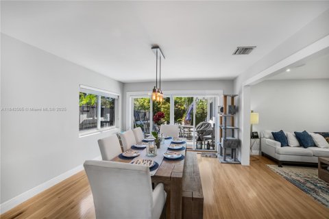 Villa ou maison à vendre à Miami, Floride: 2 chambres, 121.14 m2 № 1964877 - photo 7