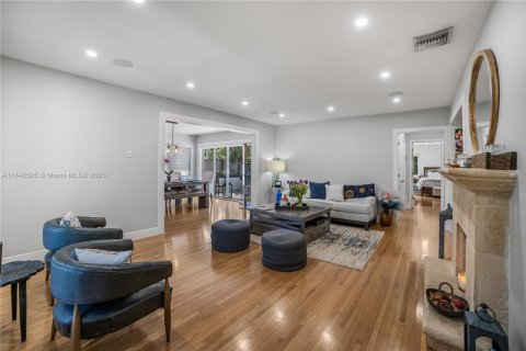 Villa ou maison à vendre à Miami, Floride: 2 chambres, 121.14 m2 № 1964877 - photo 5