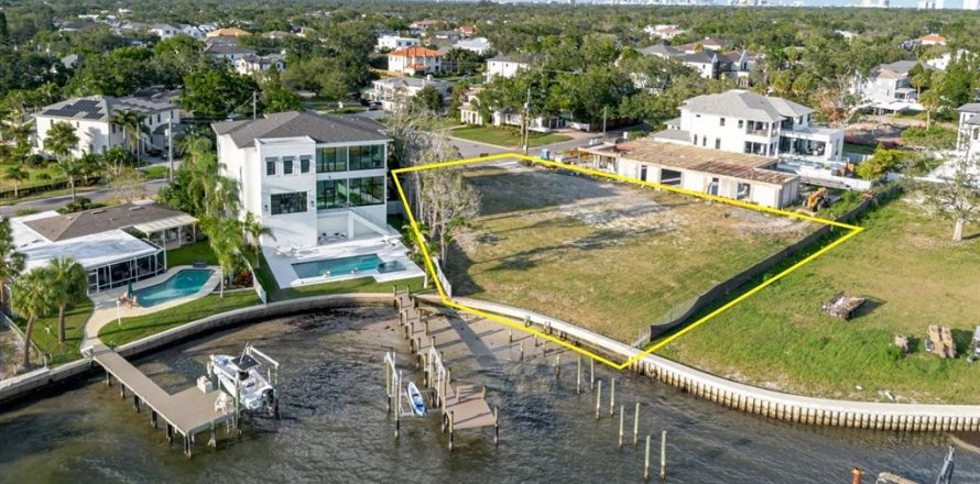 Terrain à Tampa, Floride № 2155891