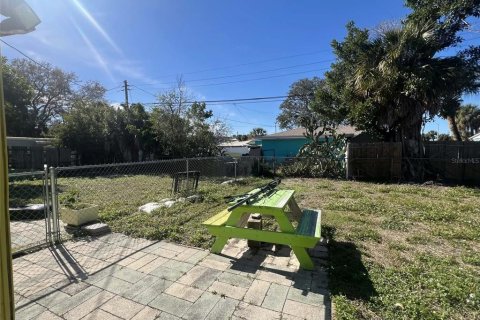 Duplex à vendre à Saint Pete Beach, Floride: 2 chambres, 93.65 m2 № 2234700 - photo 14
